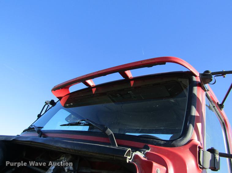 image for item DB6657 2005 Volvo VNM semi truck