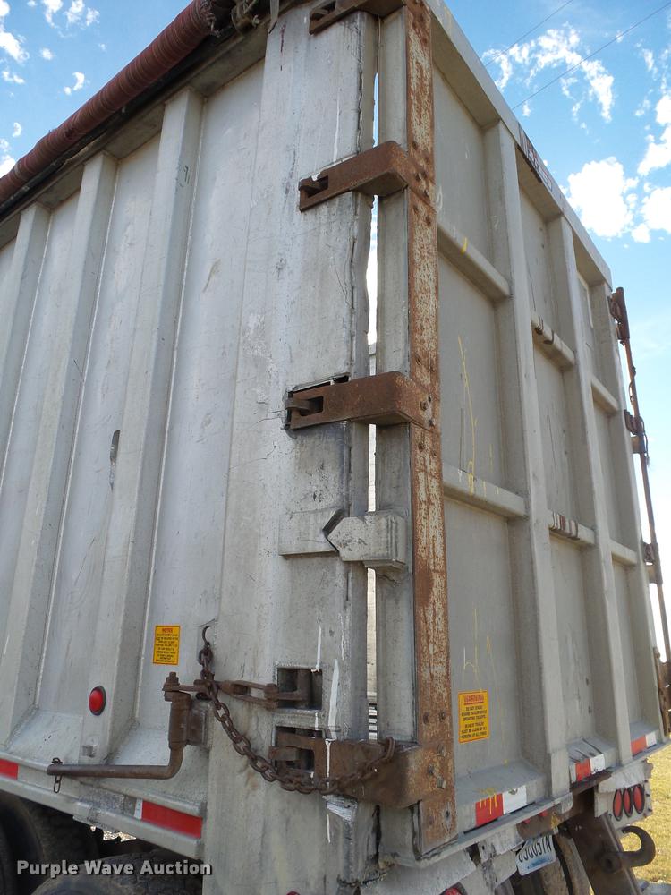 image for item DB7311 1996 Steco AWO walking floor trailer