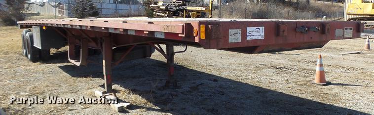 image for item DB9801 1995 Fruehauf flatbed trailer
