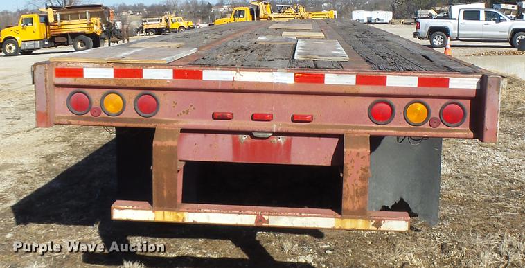 image for item DB9801 1995 Fruehauf flatbed trailer
