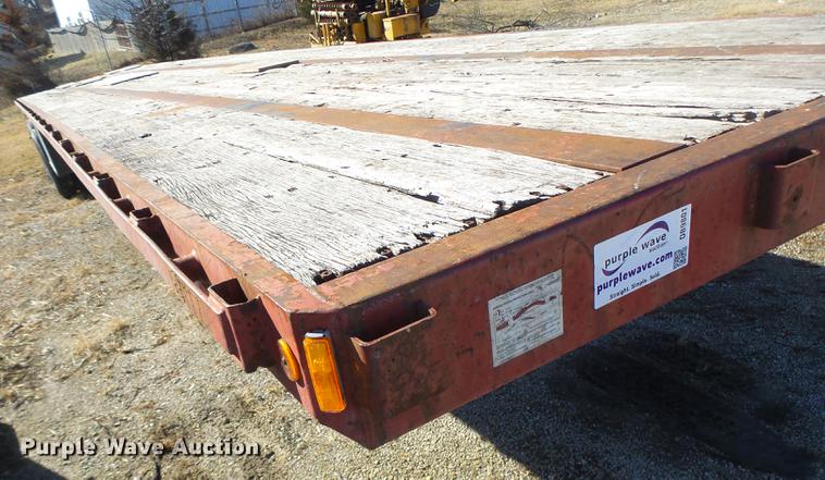 image for item DB9801 1995 Fruehauf flatbed trailer