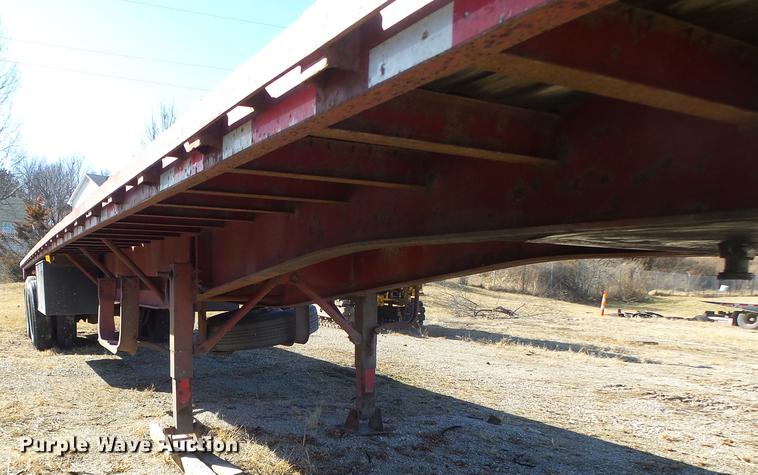 image for item DB9801 1995 Fruehauf flatbed trailer
