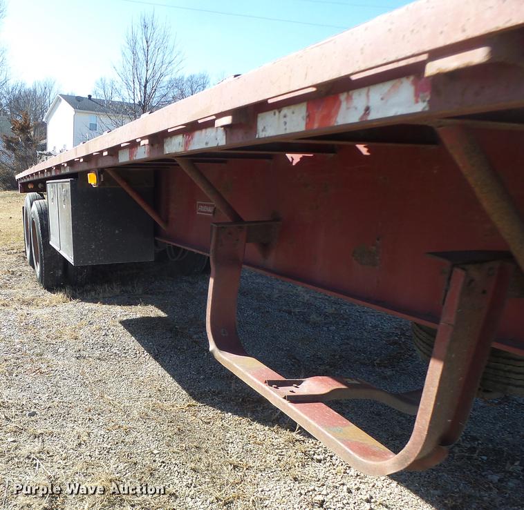 image for item DB9801 1995 Fruehauf flatbed trailer