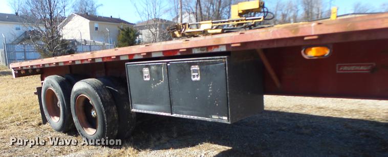 image for item DB9801 1995 Fruehauf flatbed trailer