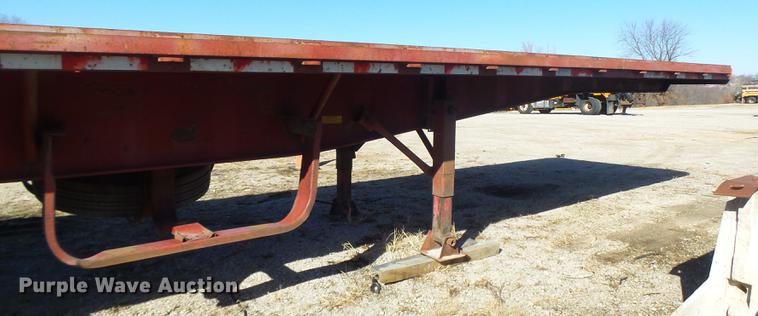 image for item DB9801 1995 Fruehauf flatbed trailer