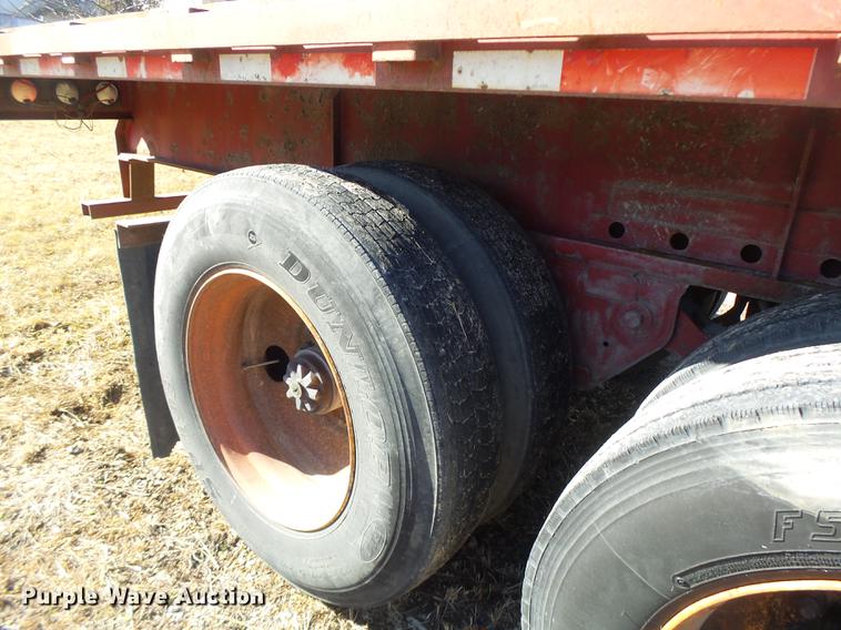 image for item DB9801 1995 Fruehauf flatbed trailer