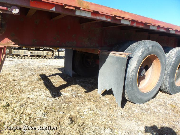 image for item DB9801 1995 Fruehauf flatbed trailer