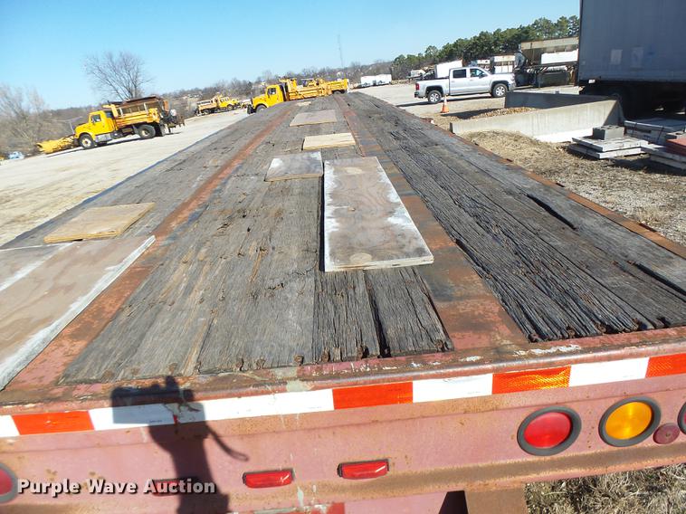 image for item DB9801 1995 Fruehauf flatbed trailer
