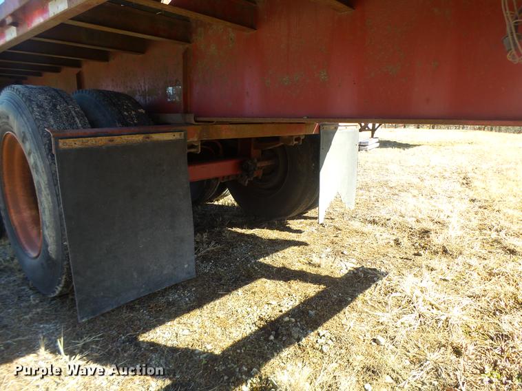 image for item DB9801 1995 Fruehauf flatbed trailer