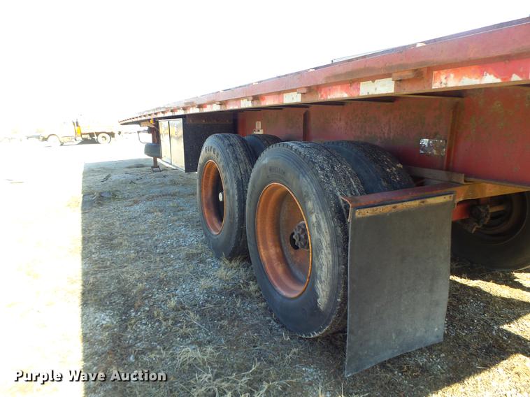 image for item DB9801 1995 Fruehauf flatbed trailer