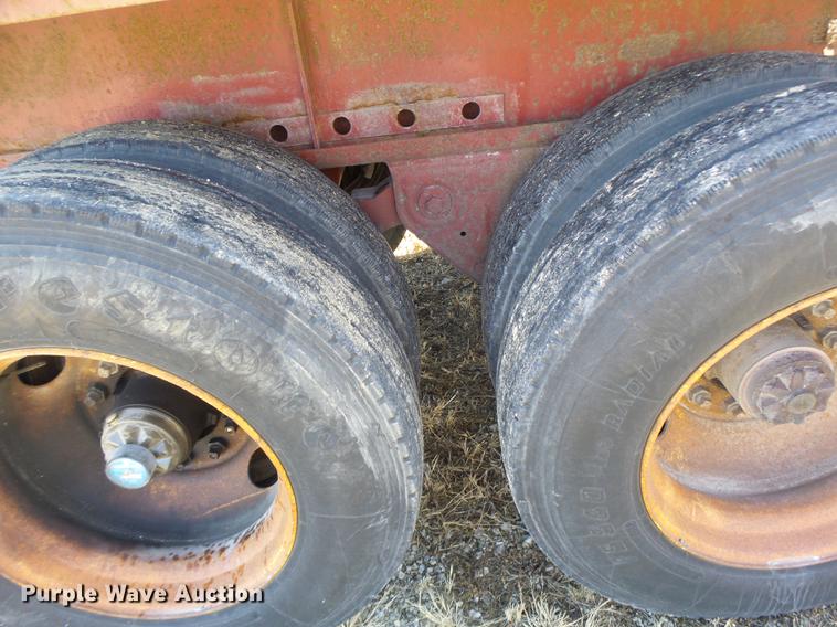 image for item DB9801 1995 Fruehauf flatbed trailer