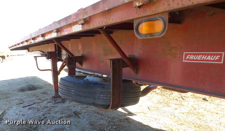 image for item DB9801 1995 Fruehauf flatbed trailer
