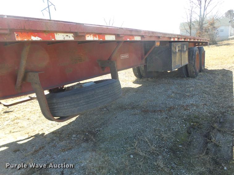 image for item DB9801 1995 Fruehauf flatbed trailer