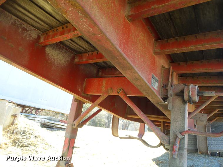 image for item DB9801 1995 Fruehauf flatbed trailer