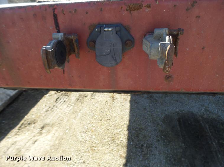 image for item DB9801 1995 Fruehauf flatbed trailer