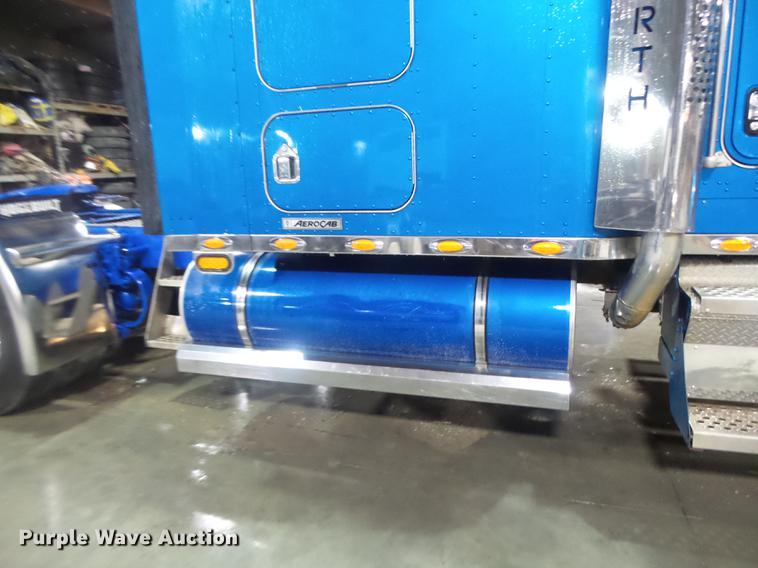 image for item DB9818 2005 Kenworth W900 semi truck