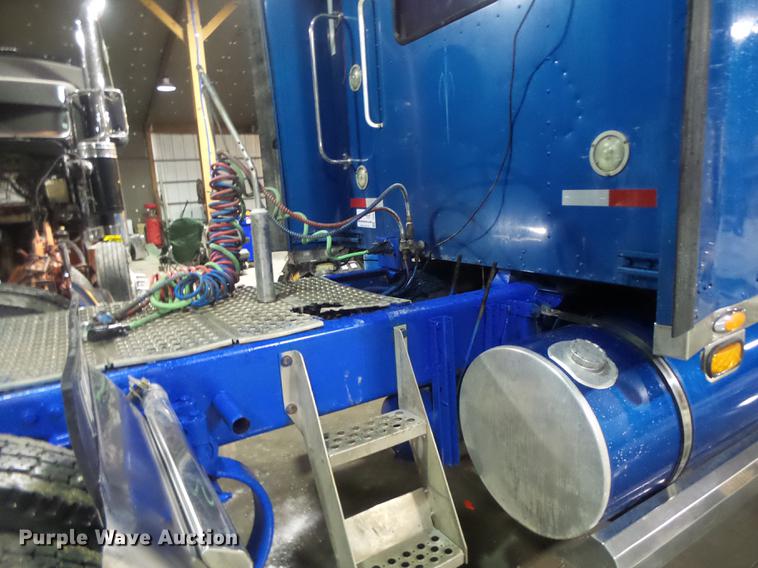 image for item DB9818 2005 Kenworth W900 semi truck