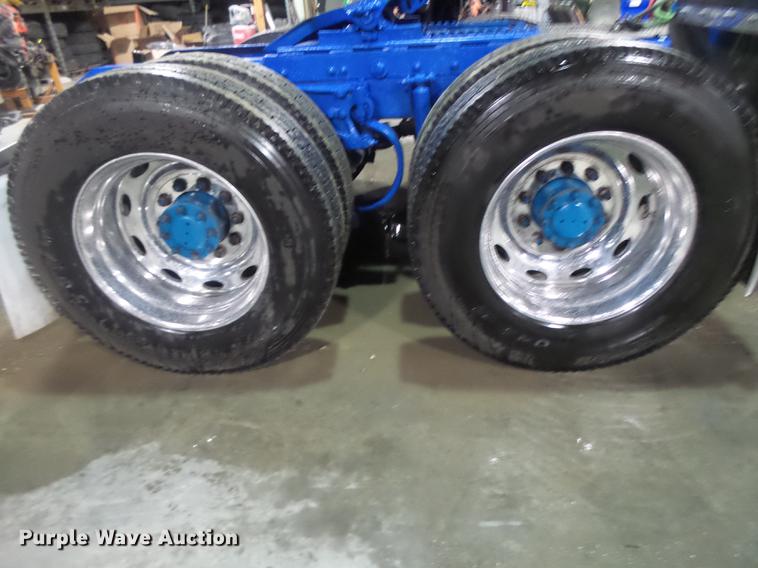 image for item DB9818 2005 Kenworth W900 semi truck