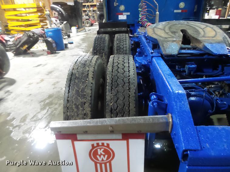 image for item DB9818 2005 Kenworth W900 semi truck