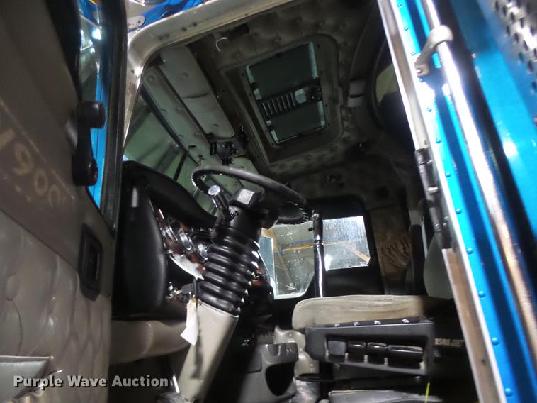 image for item DB9818 2005 Kenworth W900 semi truck