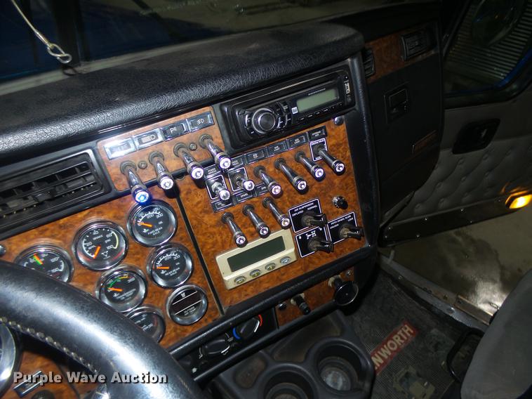 image for item DB9818 2005 Kenworth W900 semi truck