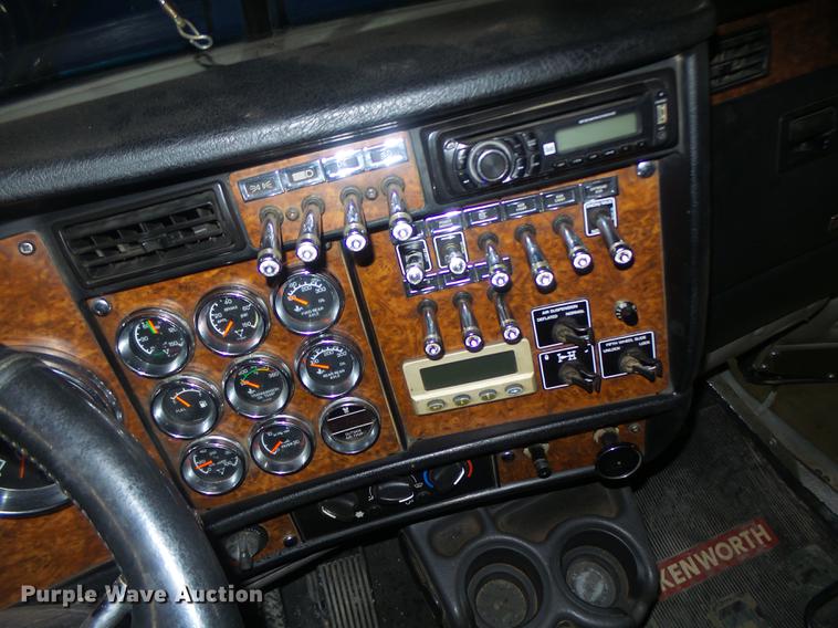 image for item DB9818 2005 Kenworth W900 semi truck