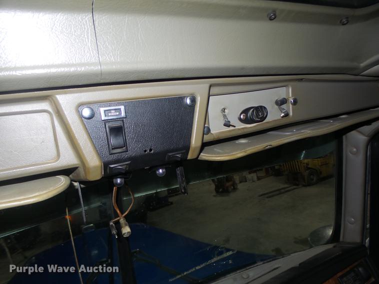 image for item DB9818 2005 Kenworth W900 semi truck