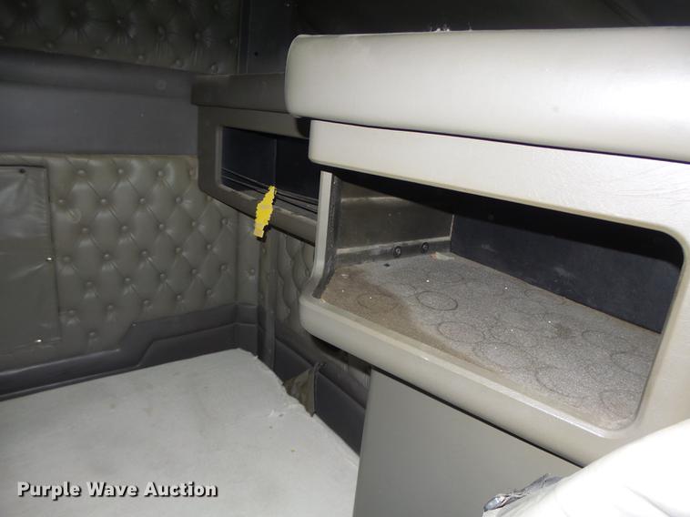 image for item DB9818 2005 Kenworth W900 semi truck