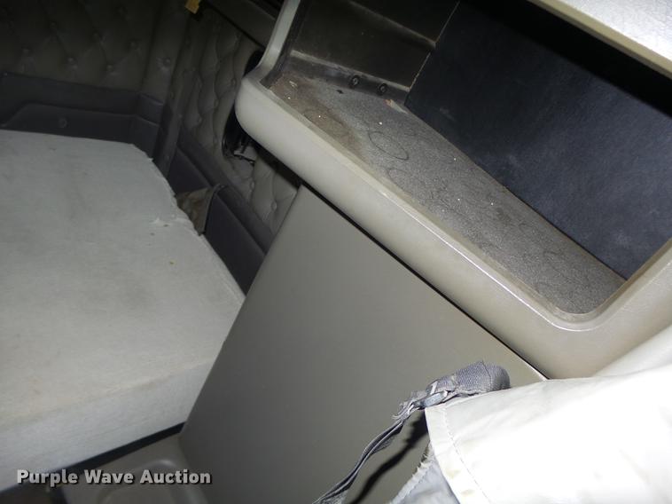 image for item DB9818 2005 Kenworth W900 semi truck