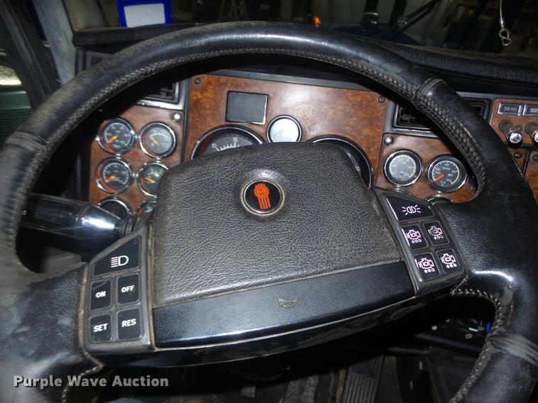 image for item DB9818 2005 Kenworth W900 semi truck