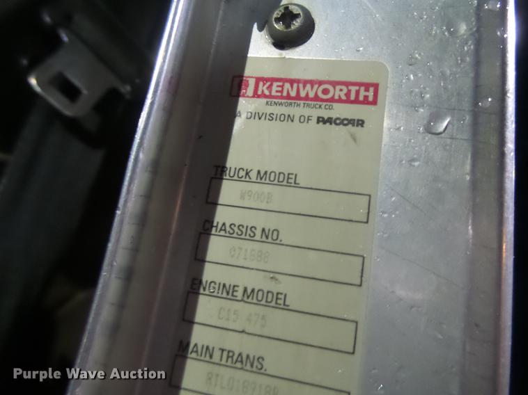 image for item DB9818 2005 Kenworth W900 semi truck