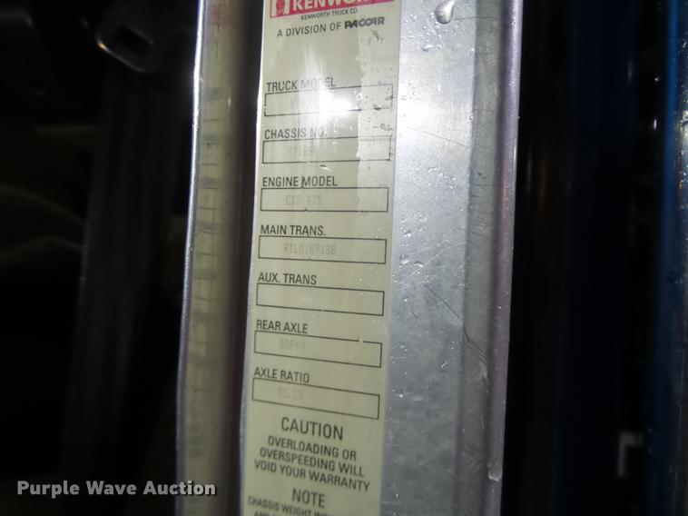 image for item DB9818 2005 Kenworth W900 semi truck