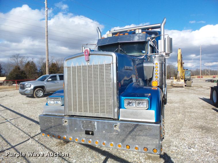 image for item DB9818 2005 Kenworth W900 semi truck