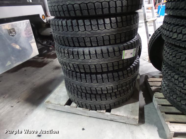 image for item DB9819 (8) Linglong D928 295/75R22.5 tires