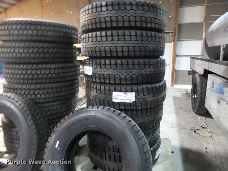 image for item DB9819 (8) Linglong D928 295/75R22.5 tires