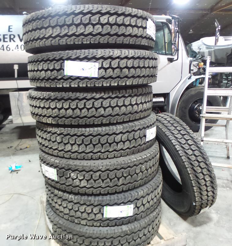 image for item DB9820 (8) Linglong LLD37e+ 285/75R24.5 tires