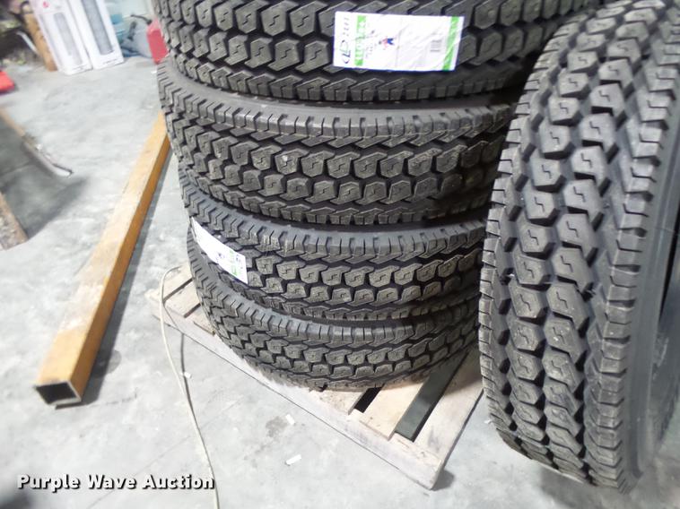 image for item DB9820 (8) Linglong LLD37e+ 285/75R24.5 tires