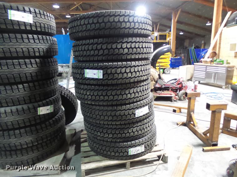 image for item DB9820 (8) Linglong LLD37e+ 285/75R24.5 tires