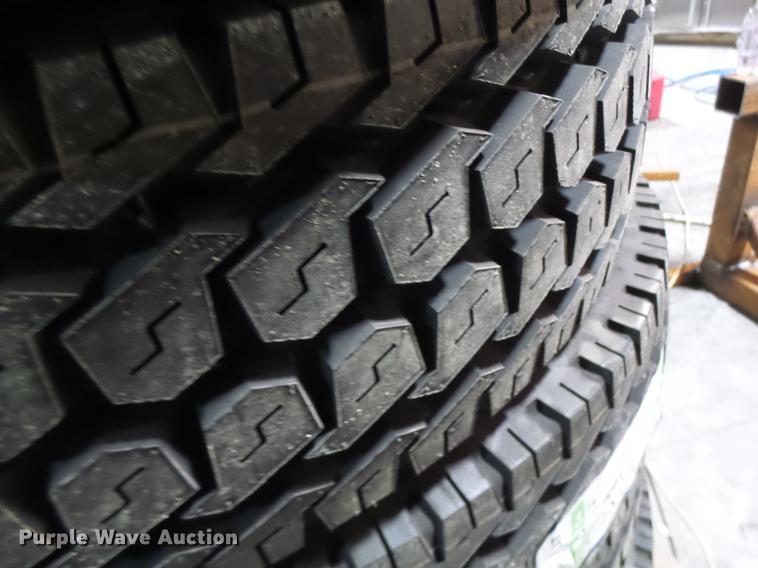 image for item DB9820 (8) Linglong LLD37e+ 285/75R24.5 tires