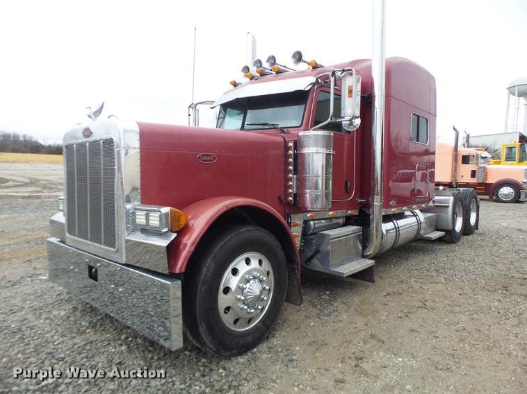 image for item DB9823 2005 Peterbilt 379 semi truck