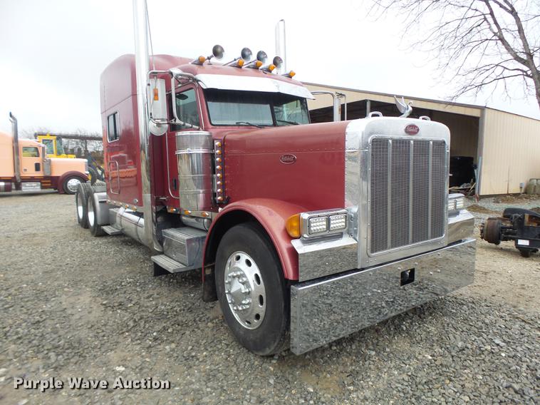 image for item DB9823 2005 Peterbilt 379 semi truck