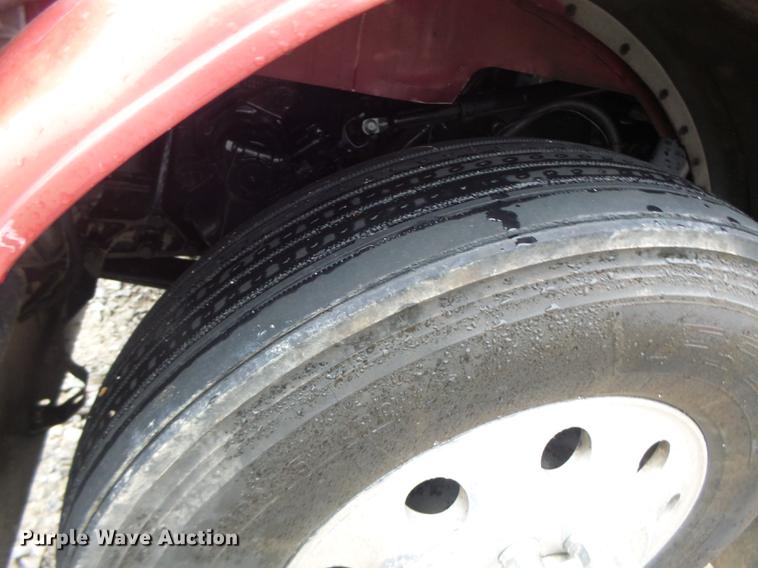 image for item DB9823 2005 Peterbilt 379 semi truck