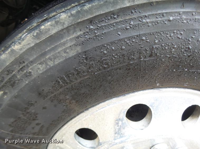 image for item DB9823 2005 Peterbilt 379 semi truck