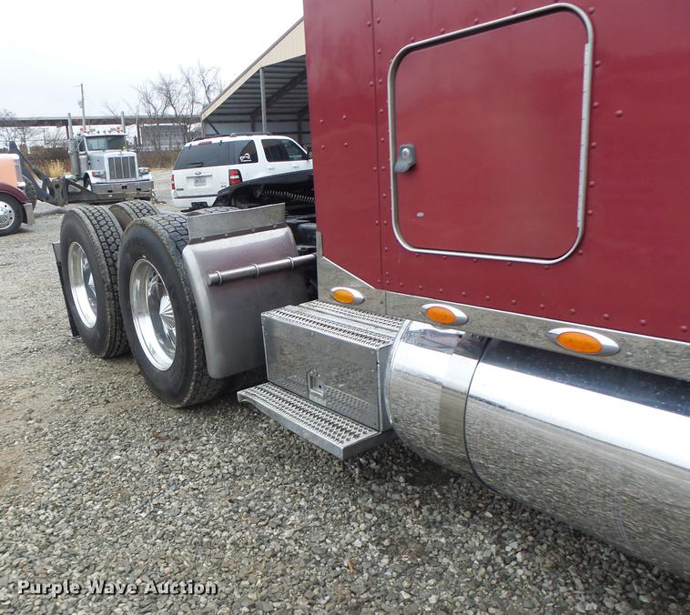 image for item DB9823 2005 Peterbilt 379 semi truck