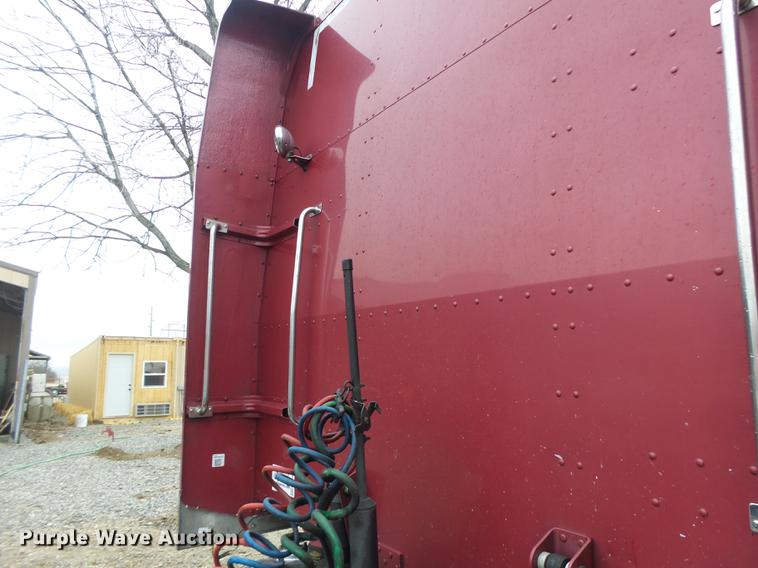 image for item DB9823 2005 Peterbilt 379 semi truck