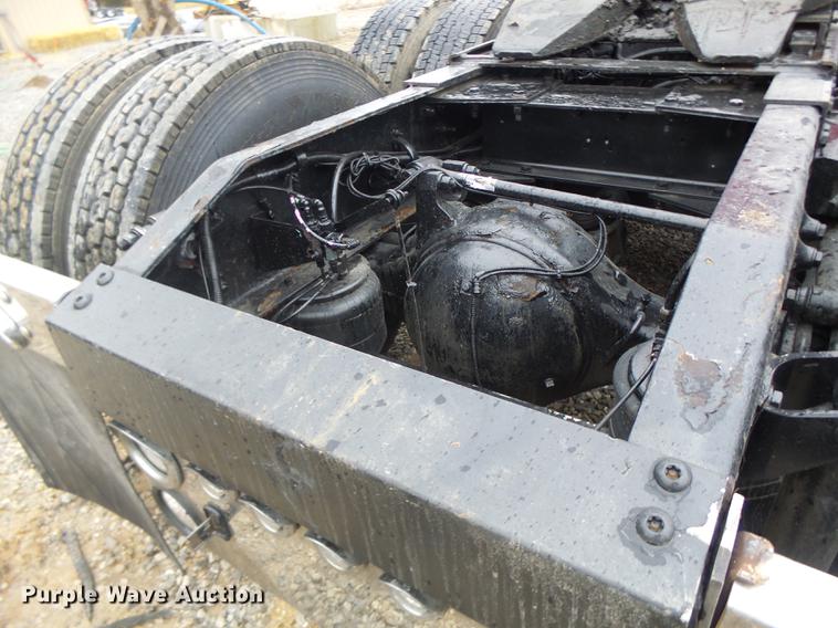 image for item DB9823 2005 Peterbilt 379 semi truck