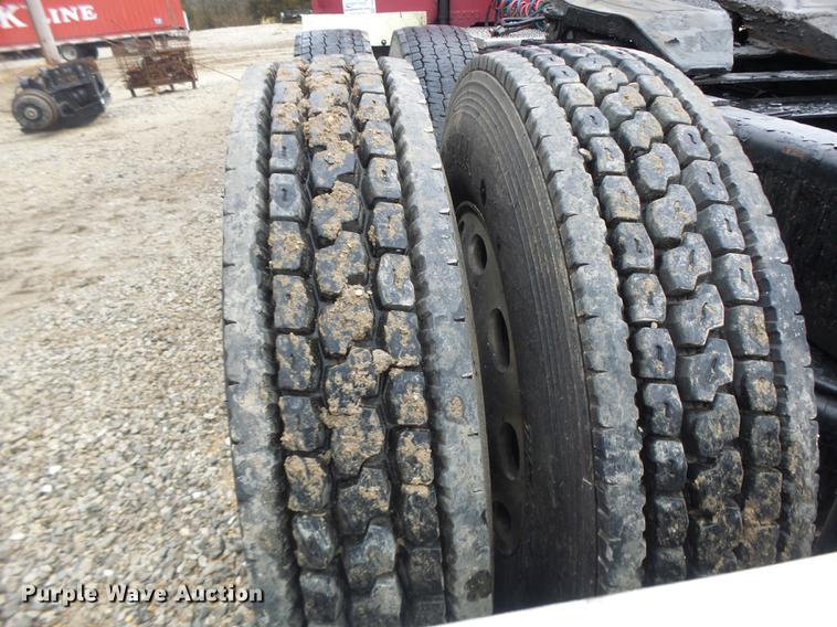 image for item DB9823 2005 Peterbilt 379 semi truck