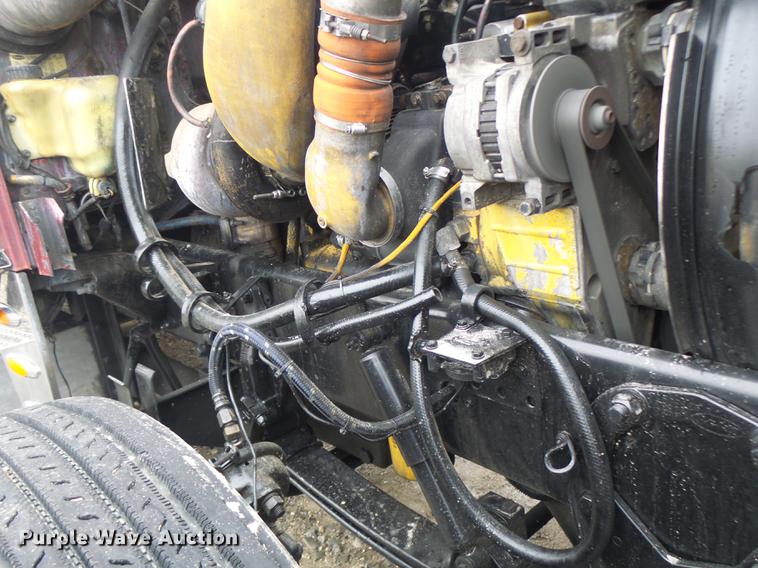 image for item DB9823 2005 Peterbilt 379 semi truck