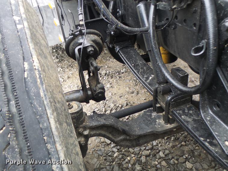 image for item DB9823 2005 Peterbilt 379 semi truck