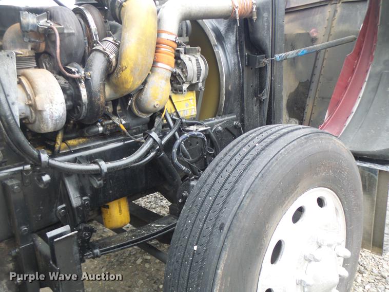 image for item DB9823 2005 Peterbilt 379 semi truck